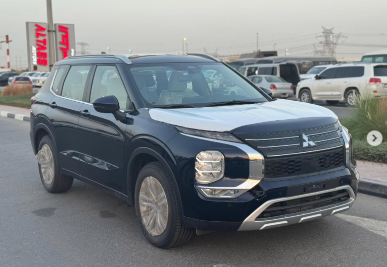 2025 Mitsubishi Outlander High Line 2.5 Litres 4 Cylinders Petrol Engine Black White SUV