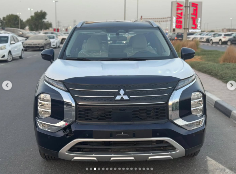 2025 Mitsubishi Outlander High Line 2.5 Litres 4 Cylinders Petrol Engine Black White SUV