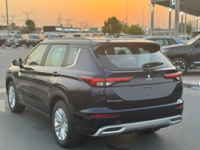 2025 Mitsubishi Outlander High Line 2.5 Litres 4 Cylinders Petrol Engine Black White SUV