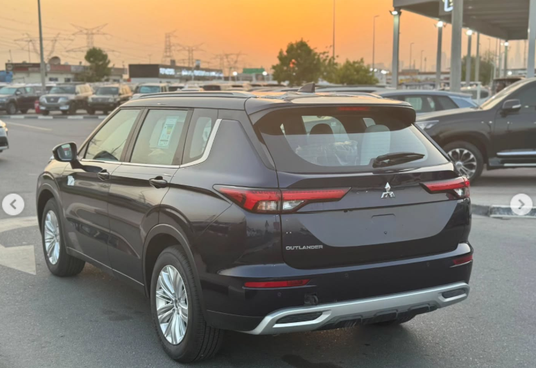 2025 Mitsubishi Outlander High Line 2.5 Litres 4 Cylinders Petrol Engine Black White SUV