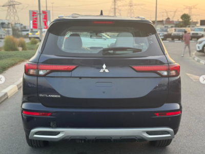 2025 Mitsubishi Outlander High Line 2.5 Litres 4 Cylinders Petrol Engine Black White SUV