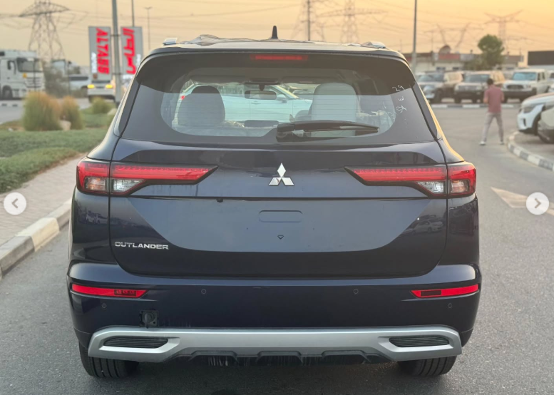 2025 Mitsubishi Outlander High Line 2.5 Litres 4 Cylinders Petrol Engine Black White SUV