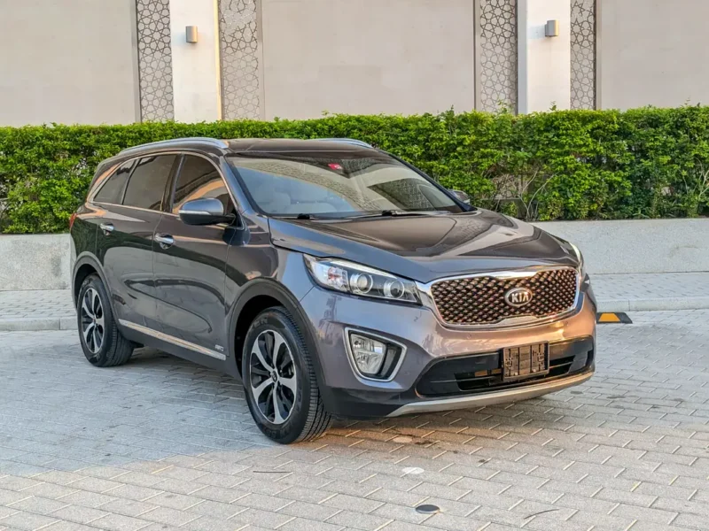 2016 Kia Sorento EX 3.3-liter V6 Petrol Engine Grey White SUV GCC Specs