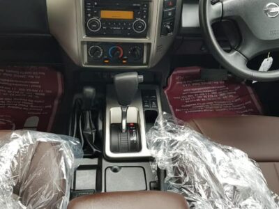 2016 Nissan Patrol ST Safari 4.8 Liters 6-cylinder Petrol Engine White Brown SUV