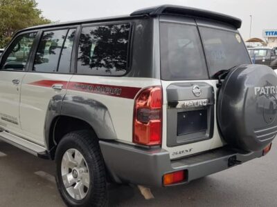 2016 Nissan Patrol ST Safari 4.8 Liters 6-cylinder Petrol Engine White Brown SUV