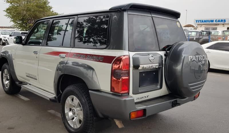 2016 Nissan Patrol ST Safari 4.8 Liters 6-cylinder Petrol Engine White Brown SUV