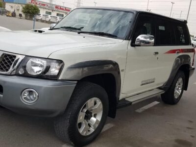 2016 Nissan Patrol ST Safari 4.8 Liters 6-cylinder Petrol Engine White Brown SUV