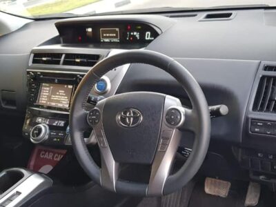 2020 Toyota Prius V 1.8-liter 4-cylinder petrol Engine Gold Black MPV Automatic