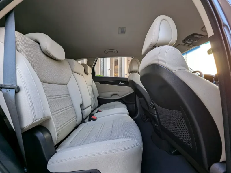 2016 Kia Sorento EX 3.3-liter V6 Petrol Engine Grey White SUV GCC Specs
