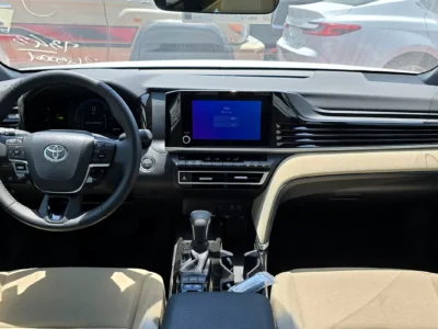 2025 Toyota Camry LE 2.5 Litres 4-Cylinder Hybrid Engine Grey Beige Sedan GCC Specs