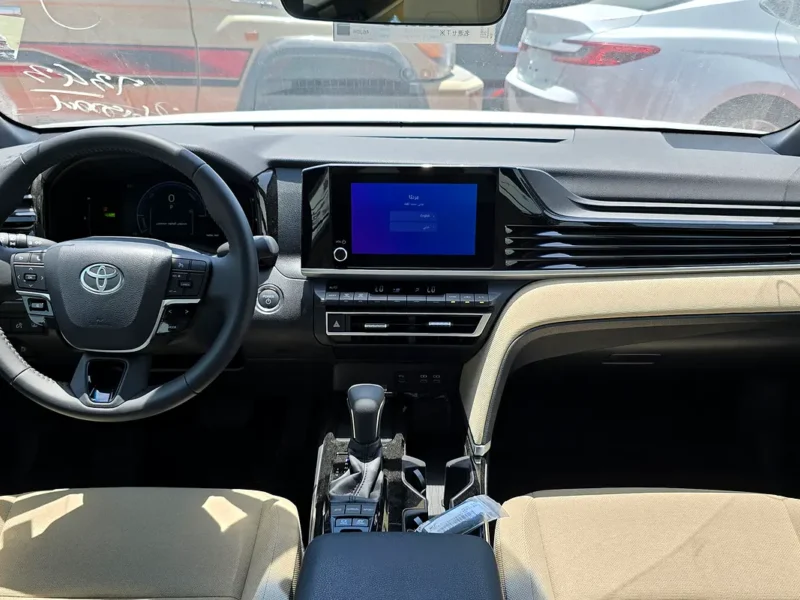 2025 Toyota Camry LE 2.5 Litres 4-Cylinder Hybrid Engine Grey Beige Sedan GCC Specs