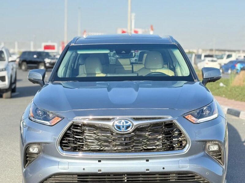 2024 Toyota Highlander Hybrid Platinum 2.5 Litre 4-Cylinder Engine Silver Beige SUV GCC
