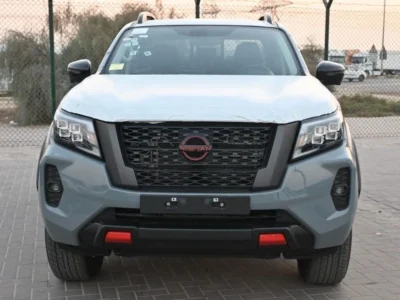 2025 Nissan Navara DC 2.5 Litres 4-cylinder Diesel Engine Grey Black Pick-up Truck