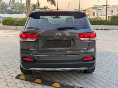 2016 Kia Sorento EX 3.3-liter V6 Petrol Engine Grey White SUV GCC Specs