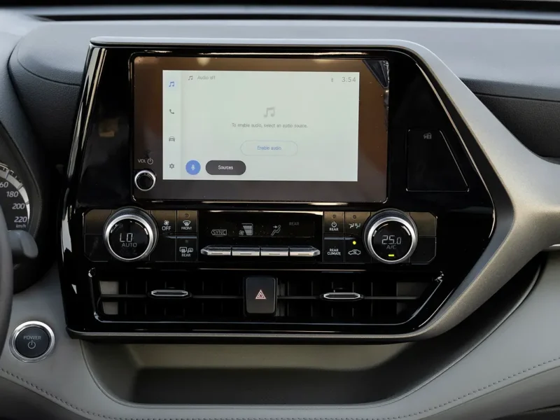 2026 Toyota Highlander LE 2.5 Litres 4-Cylinder Hybrid Engine White Grey SUV GCC Specs