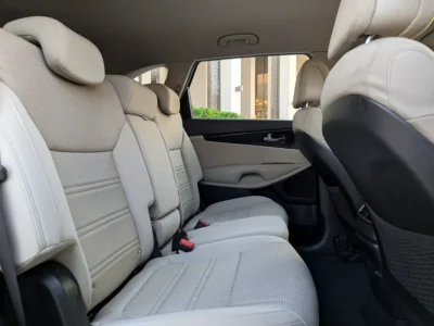 2016 Kia Sorento EX 3.3-liter V6 Petrol Engine Grey White SUV GCC Specs