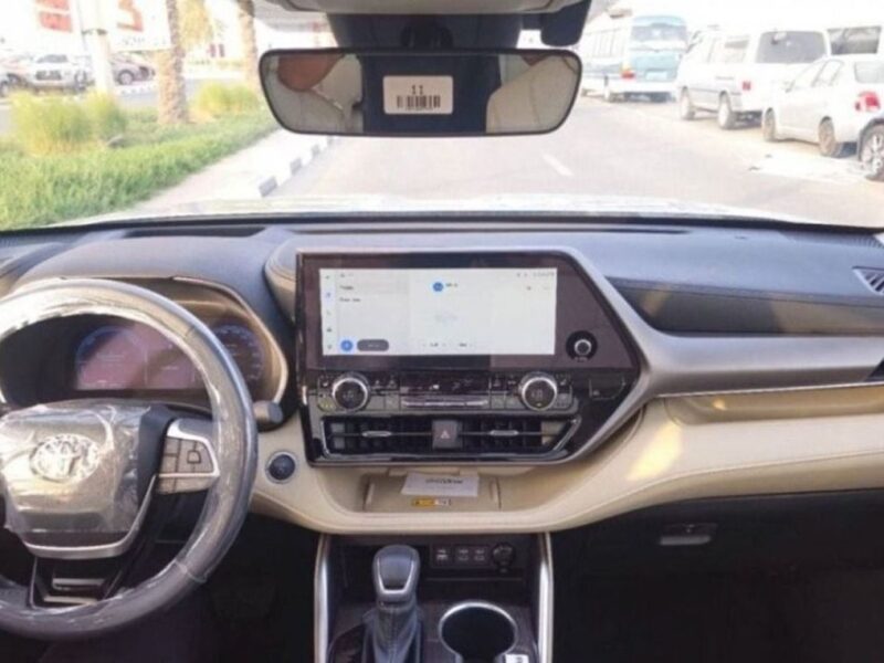 2024 Toyota Highlander Limited 2.5 Litres 4 Cylinders Hybrid Engine Silver Beige SUV