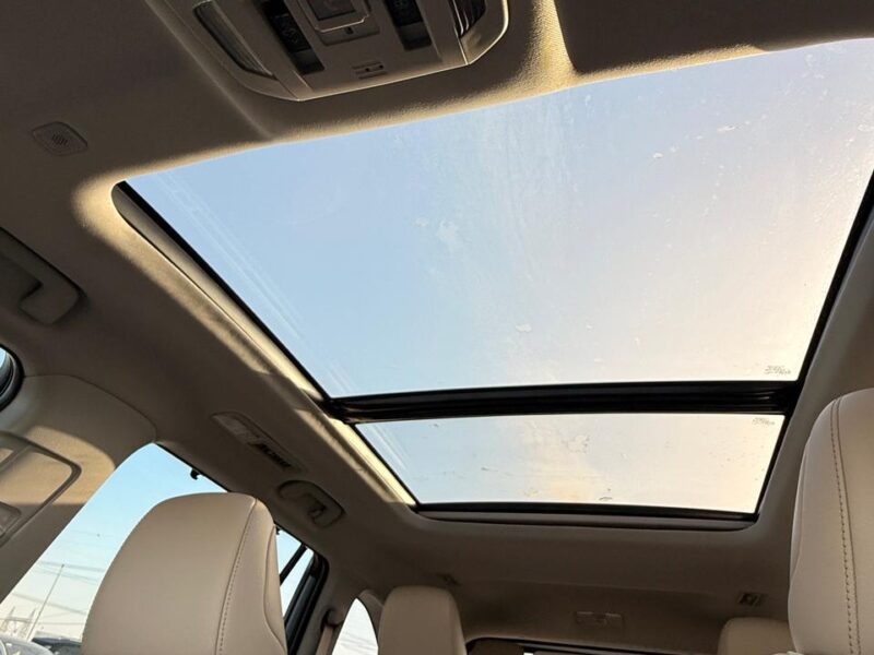 2024 Toyota Highlander Hybrid Platinum 2.5 Litre 4-Cylinder Engine Silver Beige SUV GCC