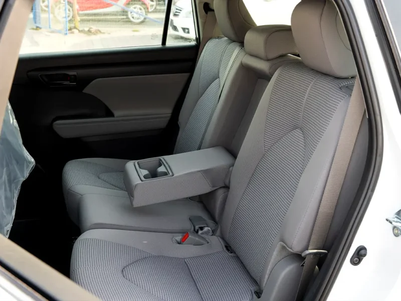 2026 Toyota Highlander LE 2.5 Litres 4-Cylinder Hybrid Engine White Grey SUV GCC Specs