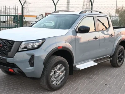 2025 Nissan Navara DC 2.5 Litres 4-cylinder Diesel Engine Grey Black Pick-up Truck
