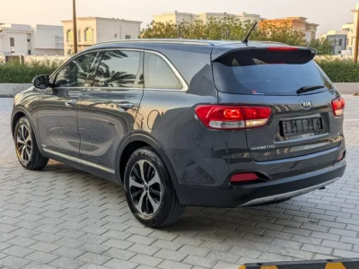 2016 Kia Sorento EX 3.3-liter V6 Petrol Engine Grey White SUV GCC Specs