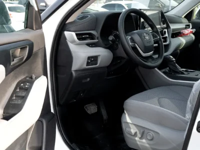 2026 Toyota Highlander LE 2.5 Litres 4-Cylinder Hybrid Engine White Grey SUV GCC Specs