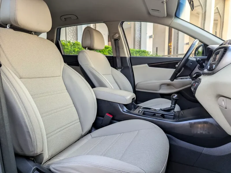 2016 Kia Sorento EX 3.3-liter V6 Petrol Engine Grey White SUV GCC Specs