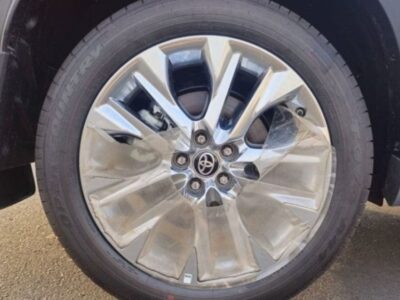 2024 Toyota Highlander Limited 2.5 Litres 4 Cylinders Hybrid Engine Silver Beige SUV