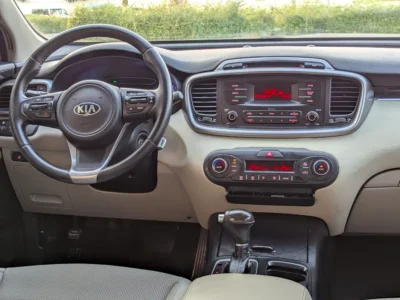 2016 Kia Sorento EX 3.3-liter V6 Petrol Engine Grey White SUV GCC Specs