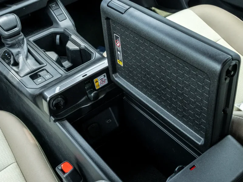 2026 Toyota RAV 4 LE 2.0 Litres 4-Cylinder Petrol Engine Grey Beige SUV GCC Specs