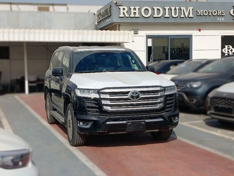 2025 Toyota Land Cruiser LC300 VX 3.3-liter twin-turbo V6 Diesel Engine Black SUV GCC Specs