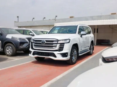 2025 Toyota Land Cruiser LC300 VXR 3.5L V6 Twin Turbo Petrol Engine White Red SUV GCC Specs