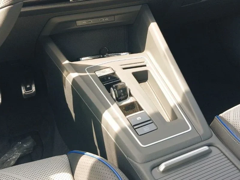 2025 Volkswagen Golf R-Line 1.5L TSI 1.5 Liters 4 Cylinders Petrol Engine Grey Hatchback