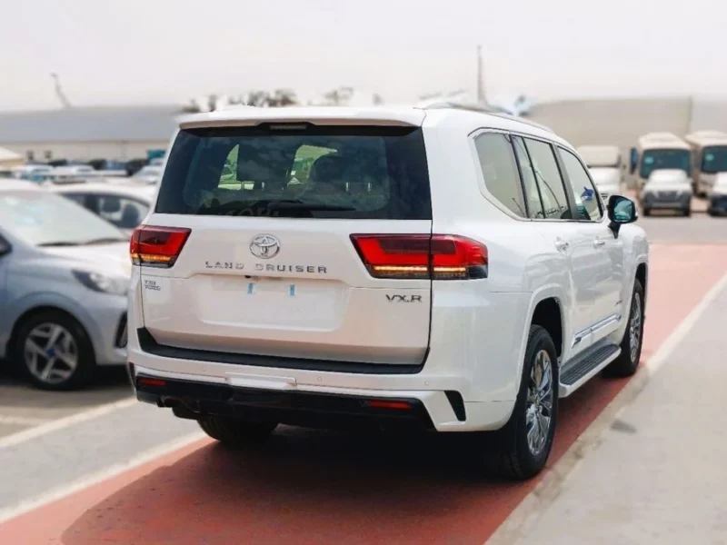 2025 Toyota Land Cruiser LC300 VXR 3.5L V6 Twin Turbo Petrol Engine White Red SUV GCC Specs
