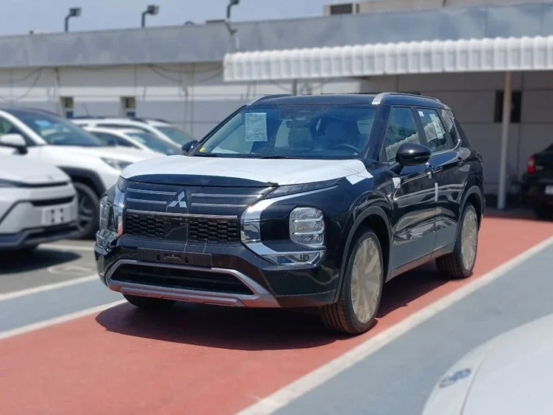 2026 Mitsubishi Outlander H-Line 2.5L 4-cylinder Petrol Engine Black White SUV GCC Specs