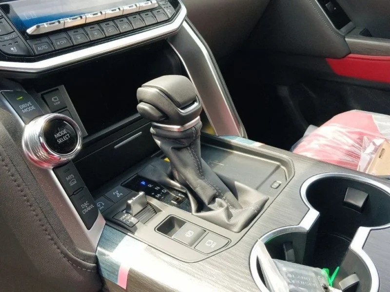 2025 Toyota Land Cruiser LC300 VXR 3.5L V6 Twin Turbo Petrol Engine White Red SUV GCC Specs