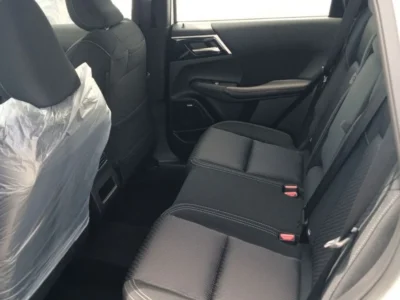 2026 Mitsubishi Outlander M-Line 2.5L 4-cylinder Petrol Engine White Grey SUV GCC Specs