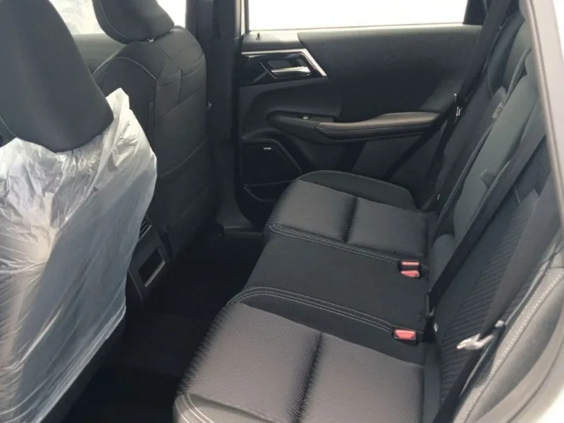 2026 Mitsubishi Outlander M-Line 2.5L 4-cylinder Petrol Engine White Grey SUV GCC Specs