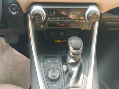 2025 Toyota RAV 4 2.5 Litres 4-Cylinder Inline-4 Hybrid Engine White Tan SUV Automatic GCC