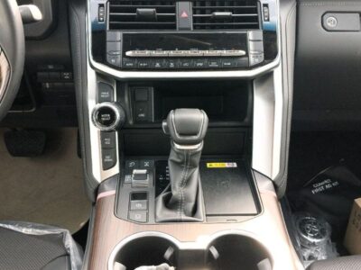 2025 Toyota Land Cruiser LC300 VX 3.3-liter twin-turbo V6 Diesel Engine Black SUV GCC Specs