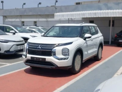 2026 Mitsubishi Outlander M-Line 2.5L 4-cylinder Petrol Engine White Grey SUV GCC Specs