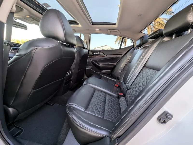 2016 Nissan Maxima SR 3.5-liter V6 Petrol Engine White Black Sedan GCC Specs