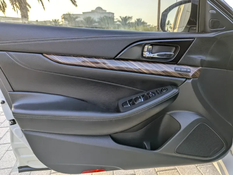 2016 Nissan Maxima SR 3.5-liter V6 Petrol Engine White Black Sedan GCC Specs