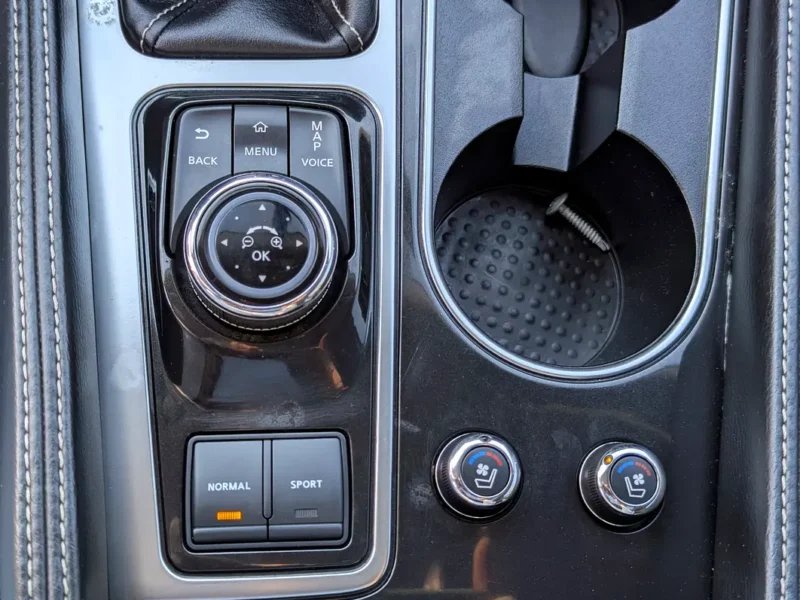 2016 Nissan Maxima SR 3.5-liter V6 Petrol Engine White Black Sedan GCC Specs