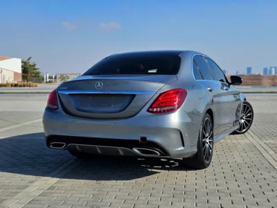 2015 Mercedes-Benz C200 2.0-liter Turbocharged 4-cylinder Petrol Engine Silver Red Sedan
