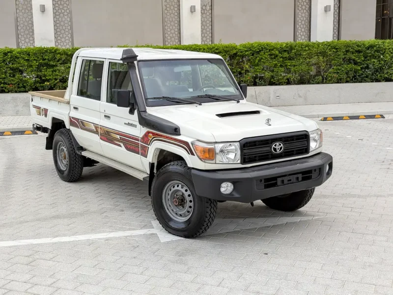 2018 Toyota Land Cruiser 79 4.5L V8 twin-turbo Diesel Engine White Grey Pickup