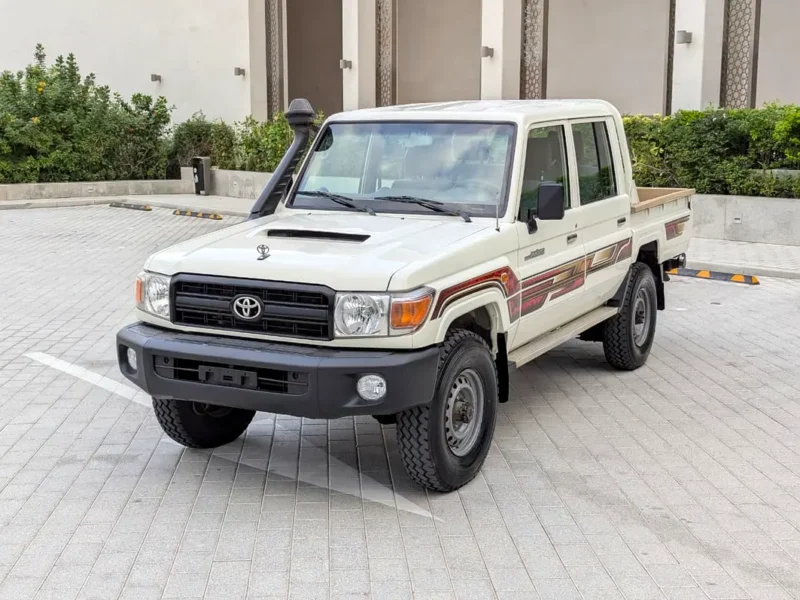 2018 Toyota Land Cruiser 79 4.5L V8 twin-turbo Diesel Engine White Grey Pickup