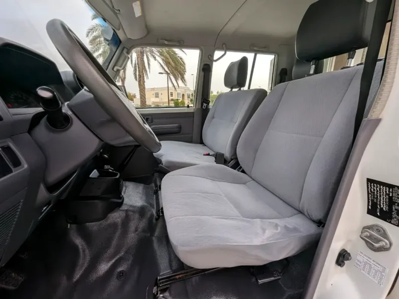 2018 Toyota Land Cruiser 79 4.5L V8 twin-turbo Diesel Engine White Grey Pickup