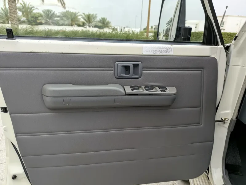 2018 Toyota Land Cruiser 79 4.5L V8 twin-turbo Diesel Engine White Grey Pickup