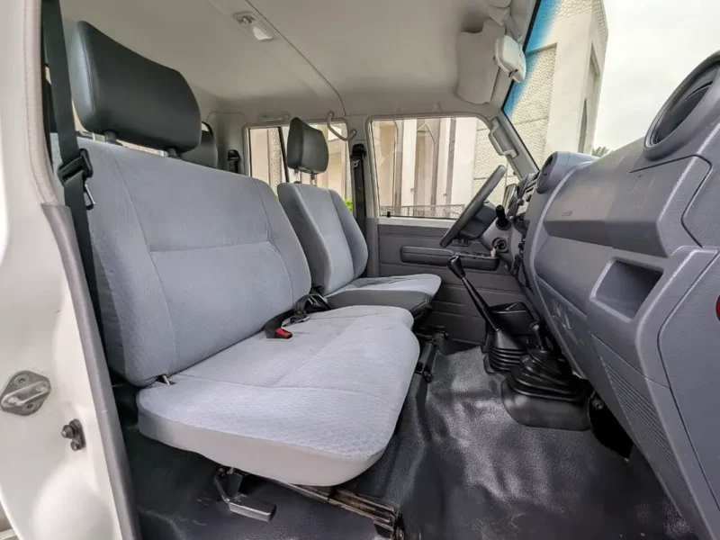 2018 Toyota Land Cruiser 79 4.5L V8 twin-turbo Diesel Engine White Grey Pickup